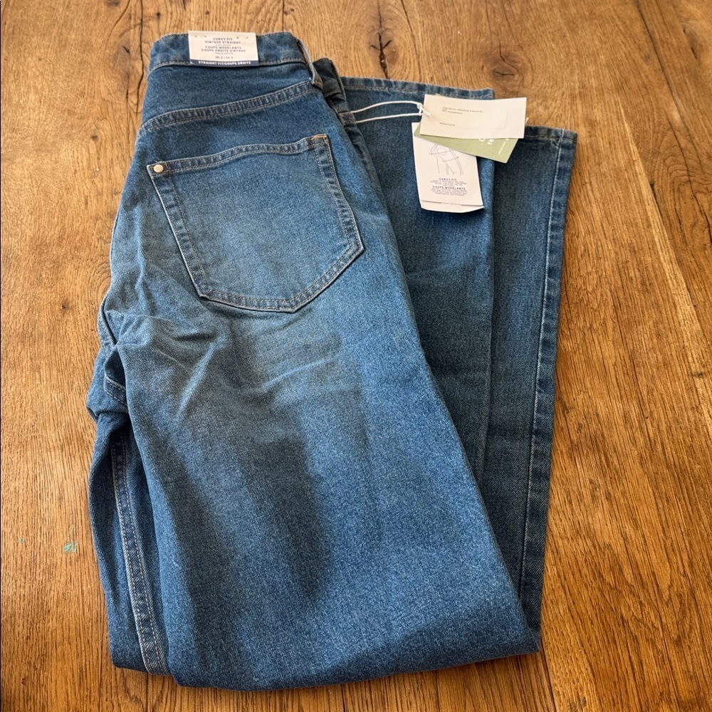 H&M Women's Curvy Fit Vintage Straight High Waist Jeans NWT